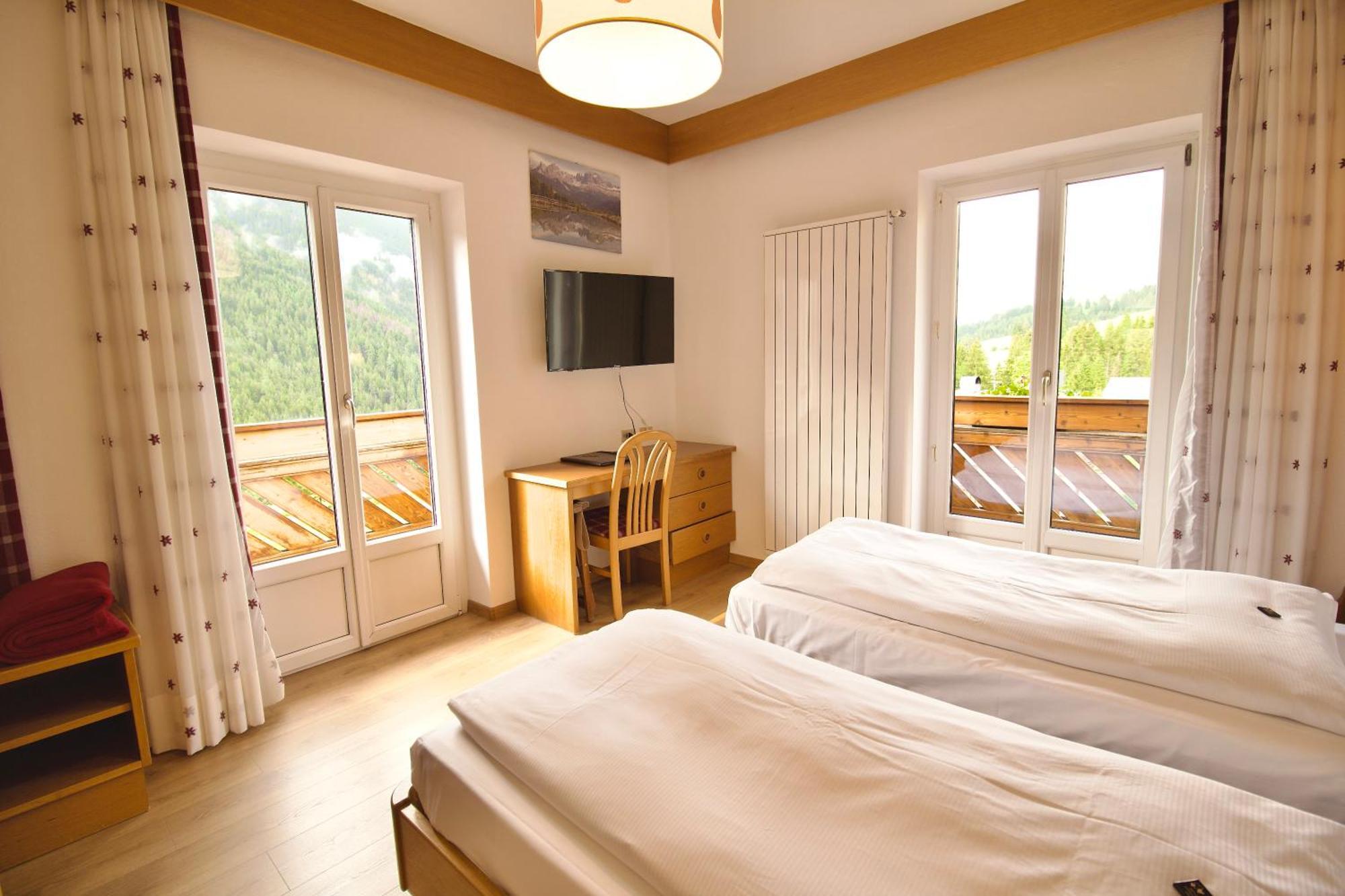 Al Piccolo Hotel Vigo di Fassa Bagian luar foto