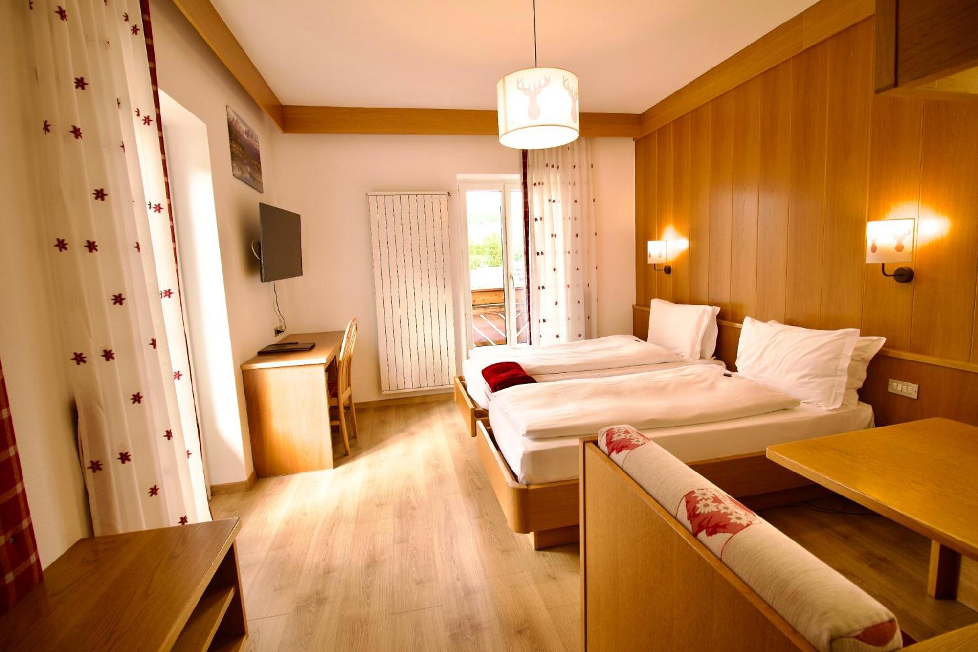 Al Piccolo Hotel Vigo di Fassa Bagian luar foto