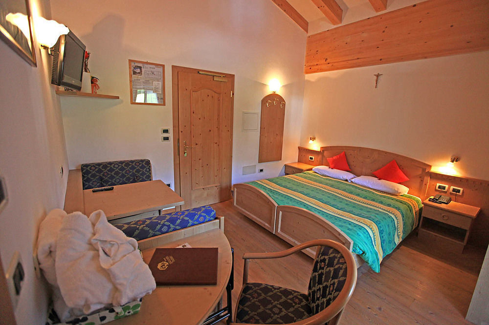 Al Piccolo Hotel Vigo di Fassa Bagian luar foto