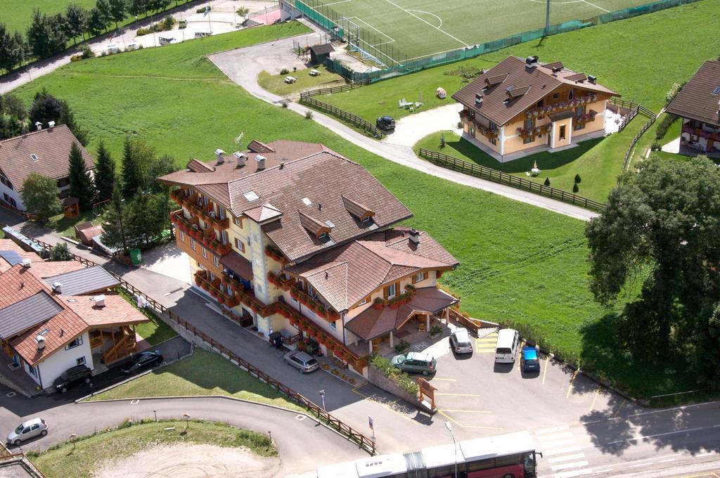 Al Piccolo Hotel Vigo di Fassa Bagian luar foto