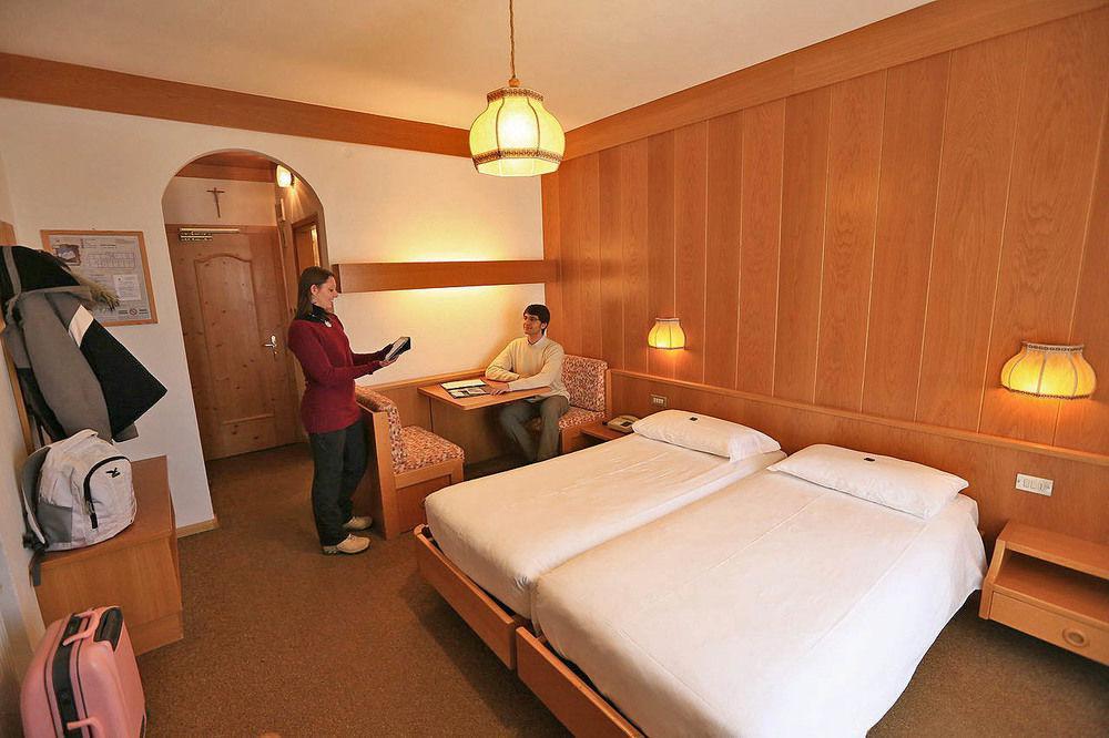 Al Piccolo Hotel Vigo di Fassa Bagian luar foto