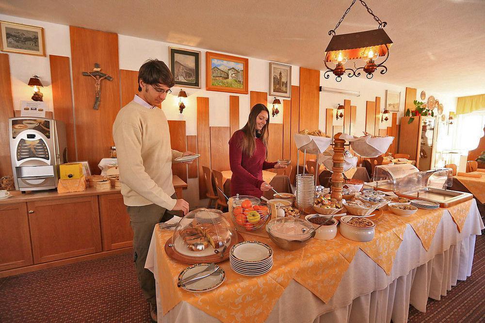 Al Piccolo Hotel Vigo di Fassa Bagian luar foto