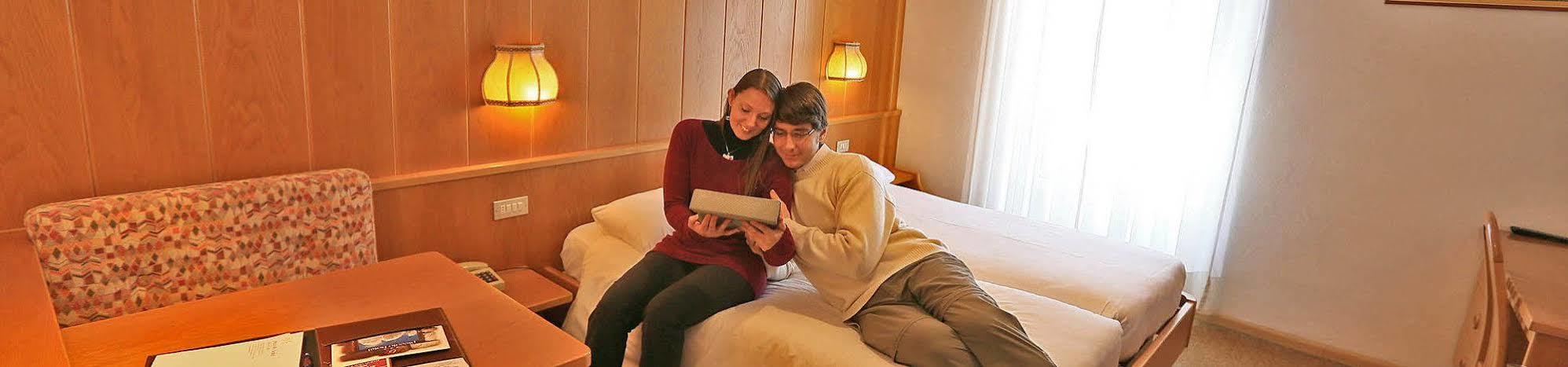 Al Piccolo Hotel Vigo di Fassa Bagian luar foto