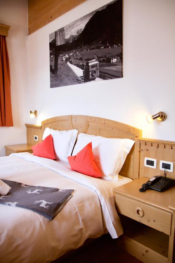 Al Piccolo Hotel Vigo di Fassa Bagian luar foto